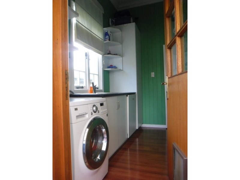 194 Campbell Street, Newtown QLD 4350