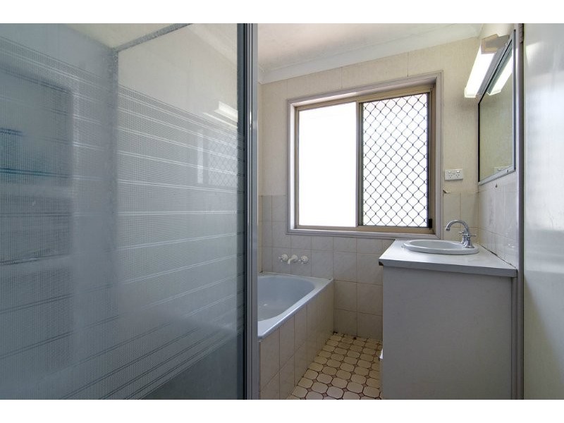 2 Beer Court, Kearneys Spring QLD 4350