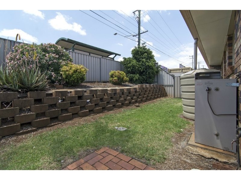 2 Beer Court, Kearneys Spring QLD 4350