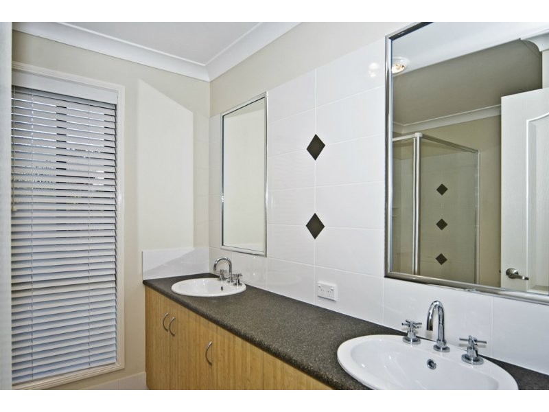 14 Holly Avenue, Highfields QLD 4352