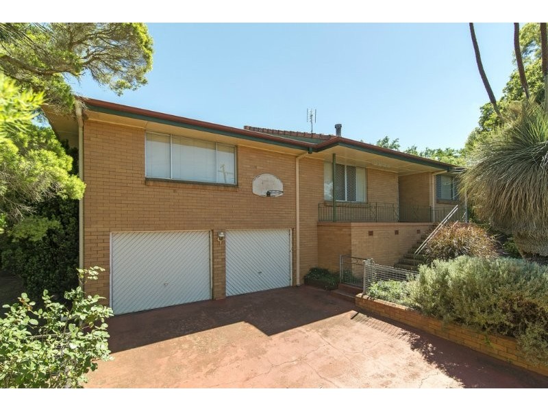 3 Spieker Street, Mount Lofty QLD 4350