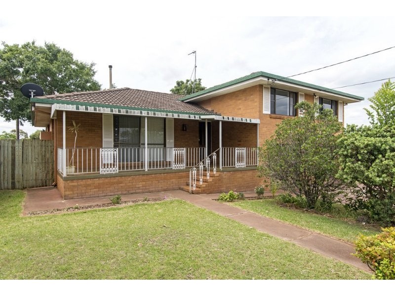 21 Knockator Crescent, Centenary Heights QLD 4350