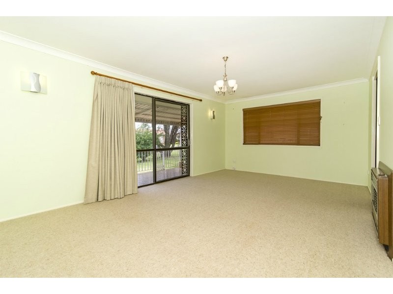 21 Knockator Crescent, Centenary Heights QLD 4350