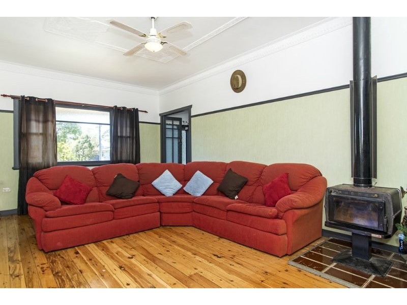 27A West Street, Newtown QLD 4350