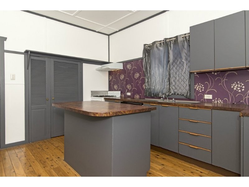 27A West Street, Newtown QLD 4350