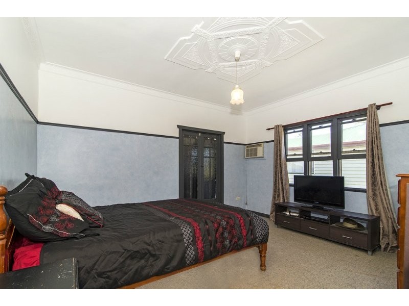 27A West Street, Newtown QLD 4350