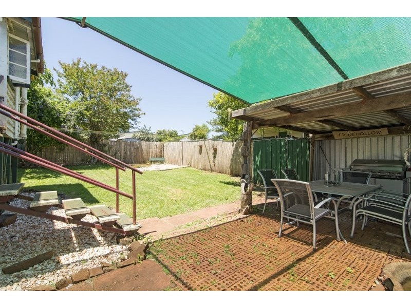 27A West Street, Newtown QLD 4350