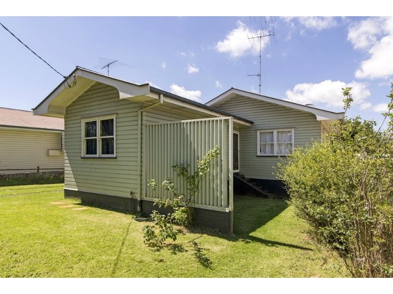 4 Robsart Street, North Toowoomba QLD 4350