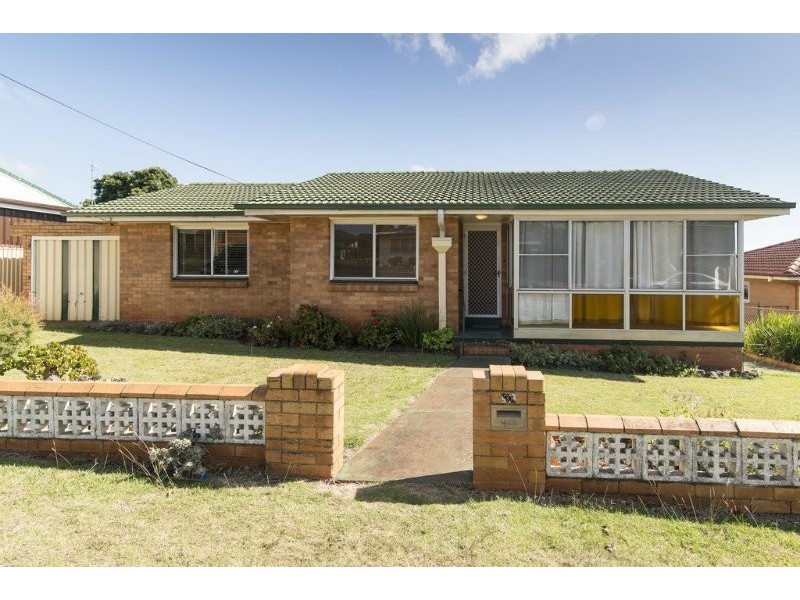 31 Loch Street, Centenary Heights QLD 4350