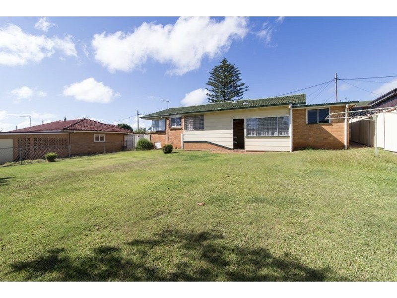 31 Loch Street, Centenary Heights QLD 4350