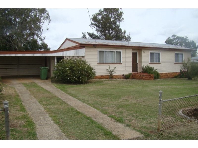 15 Cribb Street, Oakey QLD 4401