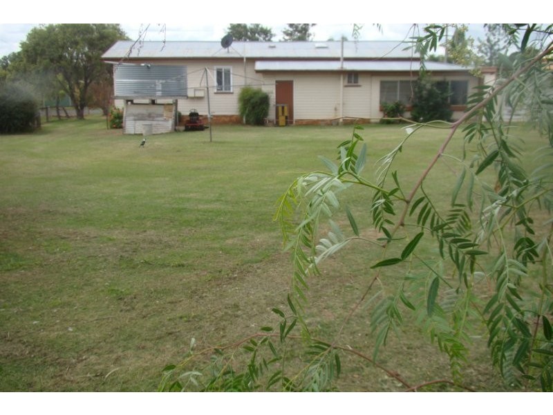 15 Cribb Street, Oakey QLD 4401