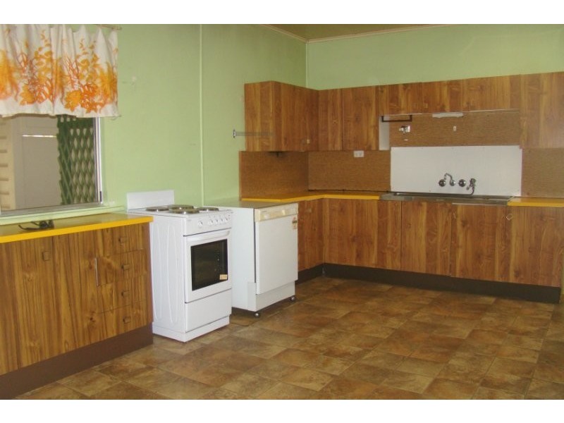 15 Cribb Street, Oakey QLD 4401