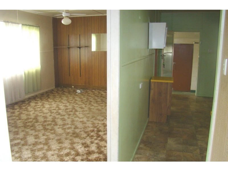 15 Cribb Street, Oakey QLD 4401