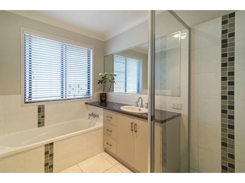 96 Hogg Street, Wilsonton Heights QLD 4350