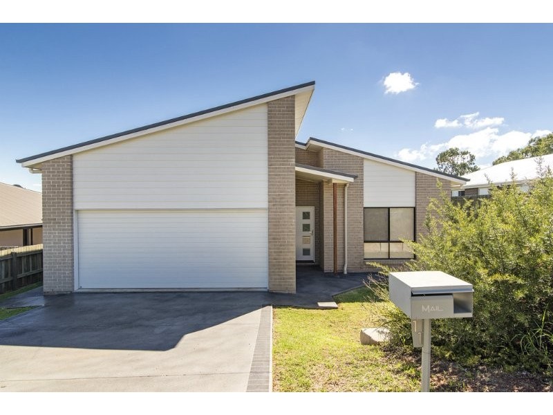 11 Sunset Drive, Glenvale QLD 4350