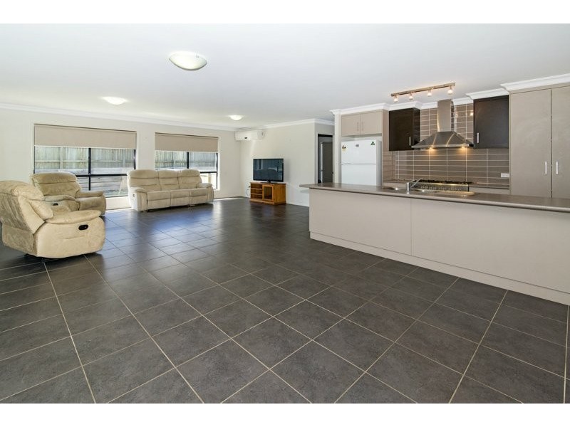 11 Sunset Drive, Glenvale QLD 4350