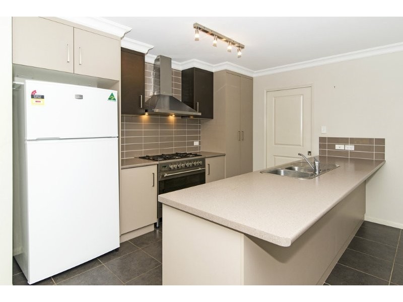 11 Sunset Drive, Glenvale QLD 4350