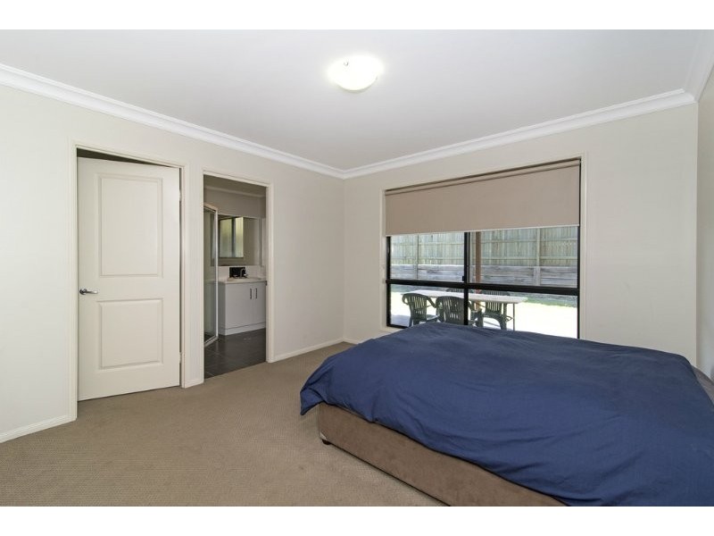 11 Sunset Drive, Glenvale QLD 4350