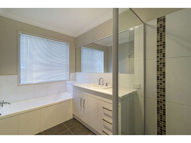 11 Sunset Drive, Glenvale QLD 4350