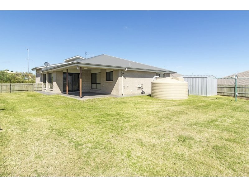11 Sunset Drive, Glenvale QLD 4350