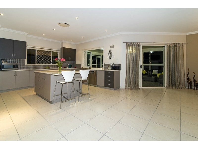 4 Ella Court, Cotswold Hills QLD 4350