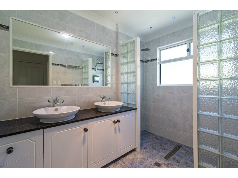 5 Hillview Court, Top Camp QLD 4350