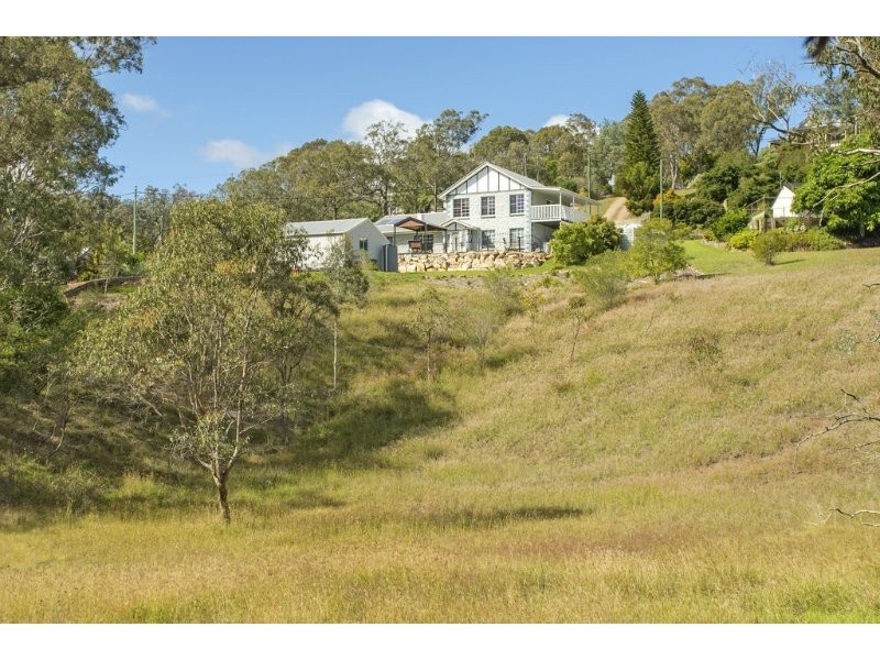 5 Hillview Court, Top Camp QLD 4350