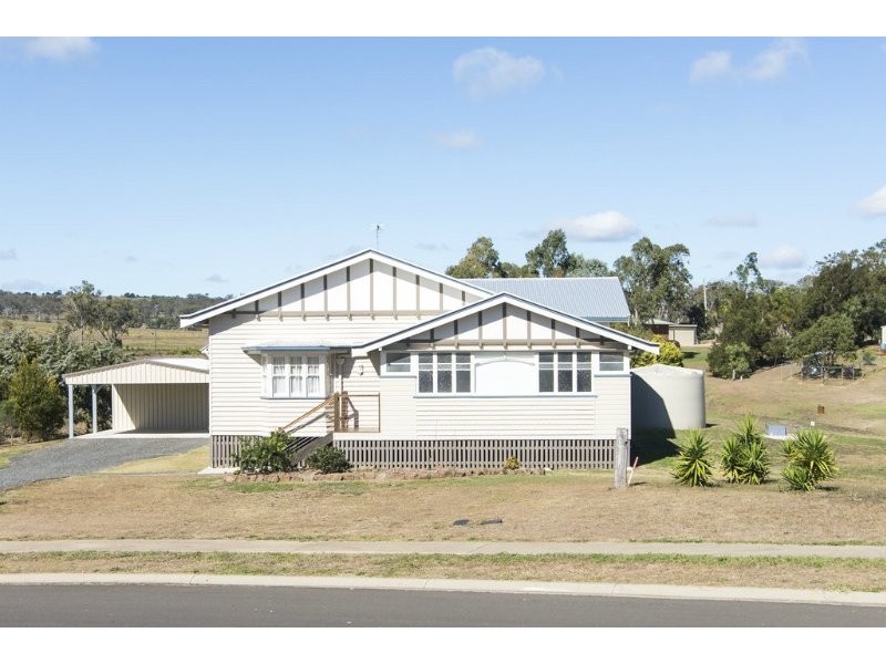 38 Phipps Drive, Meringandan West QLD 4352