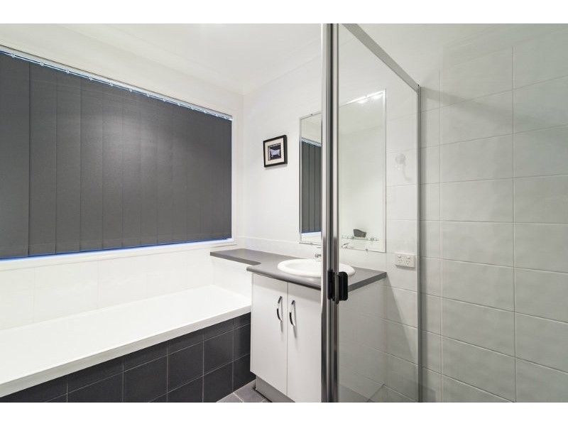 8 Chopin Street, Rockville QLD 4350