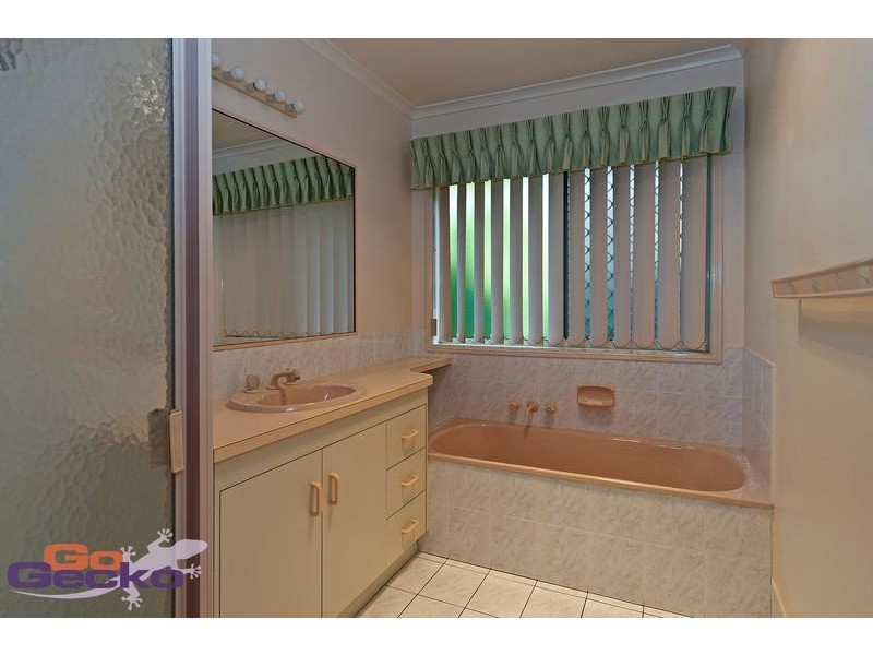 6 Janine Court, Kearneys Spring QLD 4350