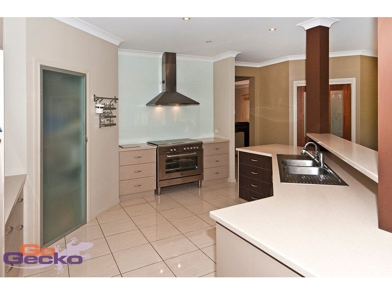 10 Purnawilla Court, Middle Ridge QLD 4350