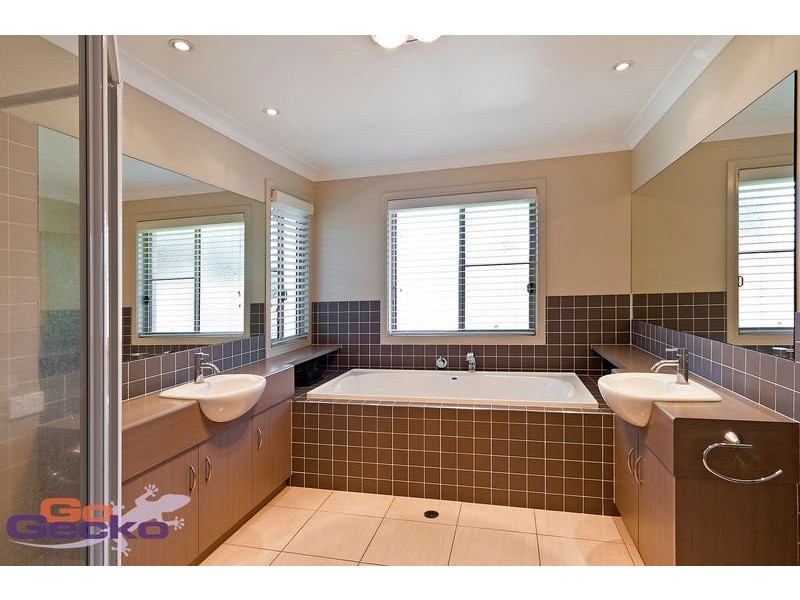 10 Purnawilla Court, Middle Ridge QLD 4350
