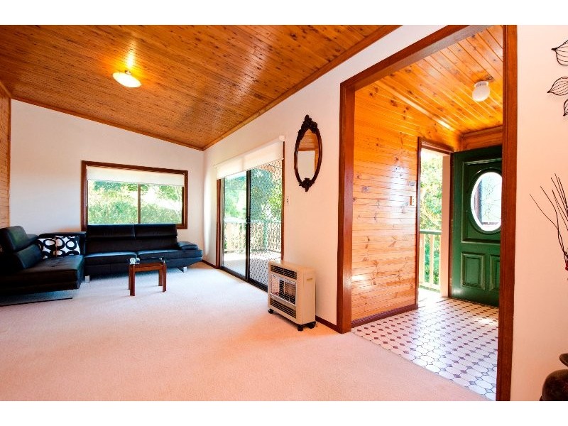 6 Scenic Crescent, Blue Mountain Heights QLD 4350