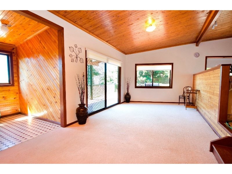 6 Scenic Crescent, Blue Mountain Heights QLD 4350