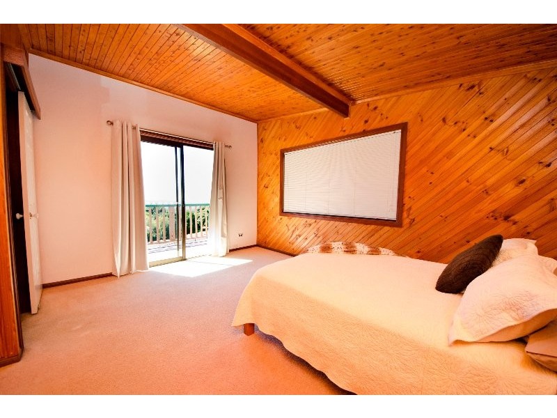 6 Scenic Crescent, Blue Mountain Heights QLD 4350