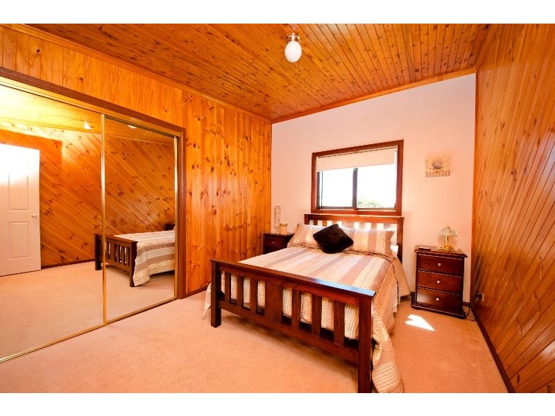 6 Scenic Crescent, Blue Mountain Heights QLD 4350