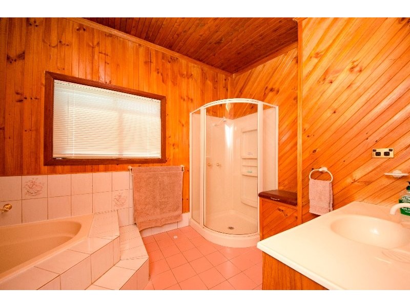 6 Scenic Crescent, Blue Mountain Heights QLD 4350