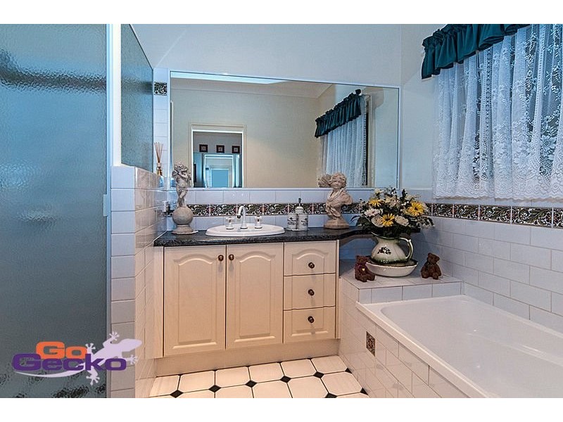 16 Stark Drive, Vale View QLD 4352