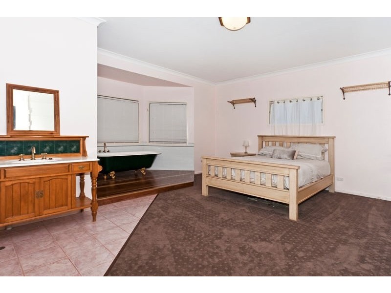 5 Cambridge Street, Harristown QLD 4350