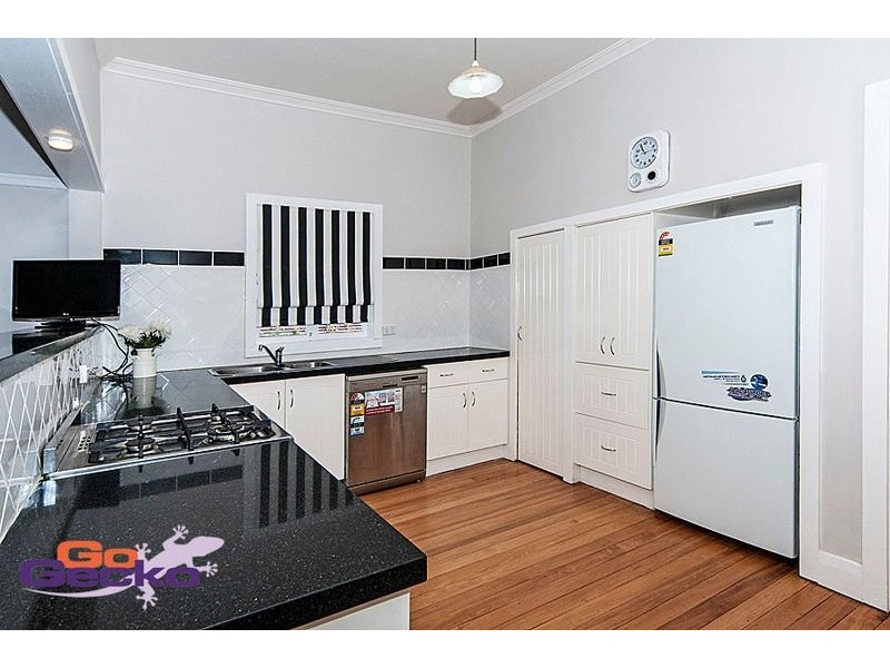 5 Stonehaven Street, Mount Lofty QLD 4350