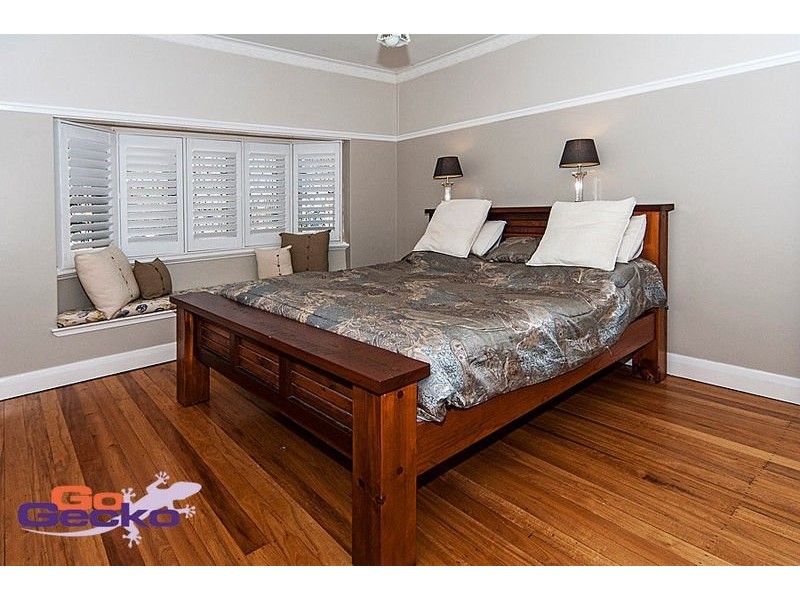 5 Stonehaven Street, Mount Lofty QLD 4350