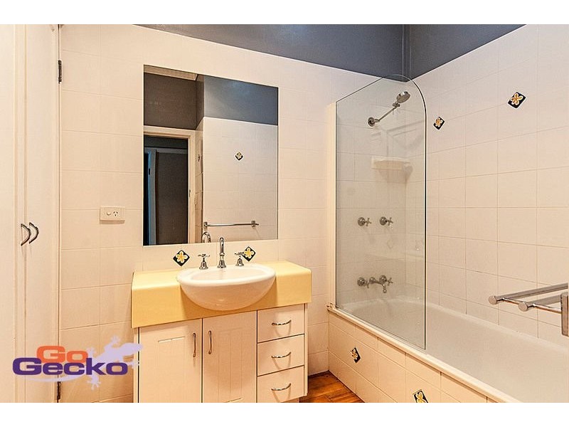 5 Stonehaven Street, Mount Lofty QLD 4350