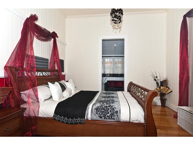 192 South Street, Centenary Heights QLD 4350