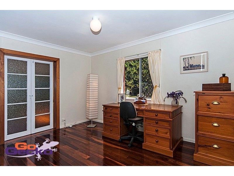 9 Beck Street, Mount Lofty QLD 4350