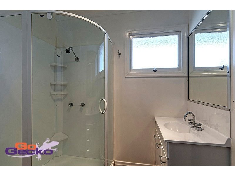 9 Beck Street, Mount Lofty QLD 4350