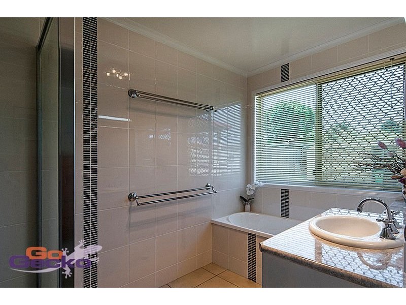 5 Janine Court, Kearneys Spring QLD 4350