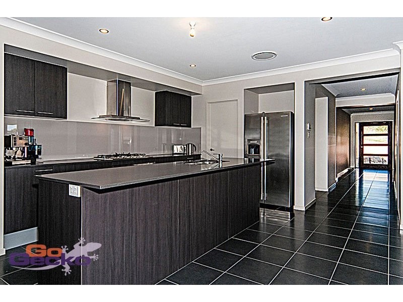 4a Mackenzie Street, Mount Lofty QLD 4350