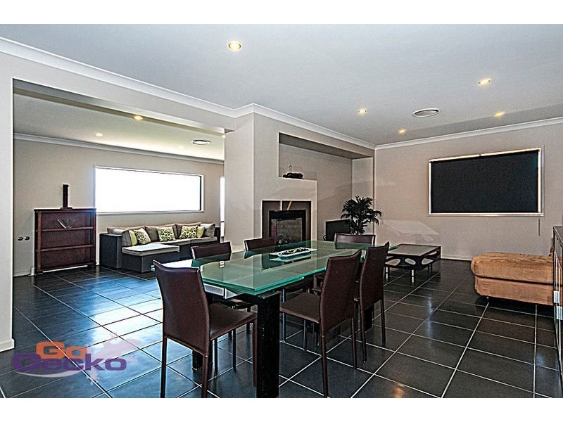 4a Mackenzie Street, Mount Lofty QLD 4350