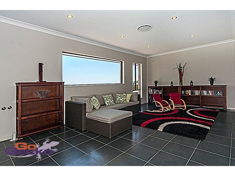 4a Mackenzie Street, Mount Lofty QLD 4350